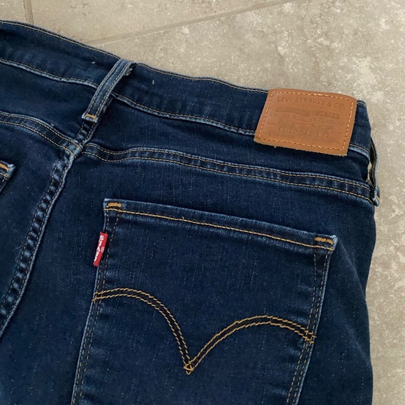Levi’s High Rise Straight Jeans - Picture 3 of 4